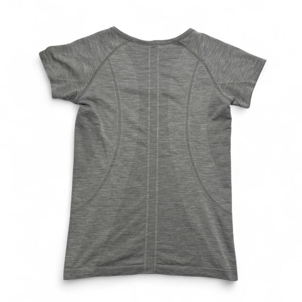 Lululemon Gray V Neck Athletic Top Size 8 Fitted Gym Activewear - Picture 7 of 7